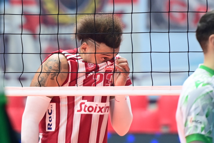 Επεισόδια σε αγώνα βόλεϊ – Στο νοσοκομείο άνδρας των ΜΑΤ