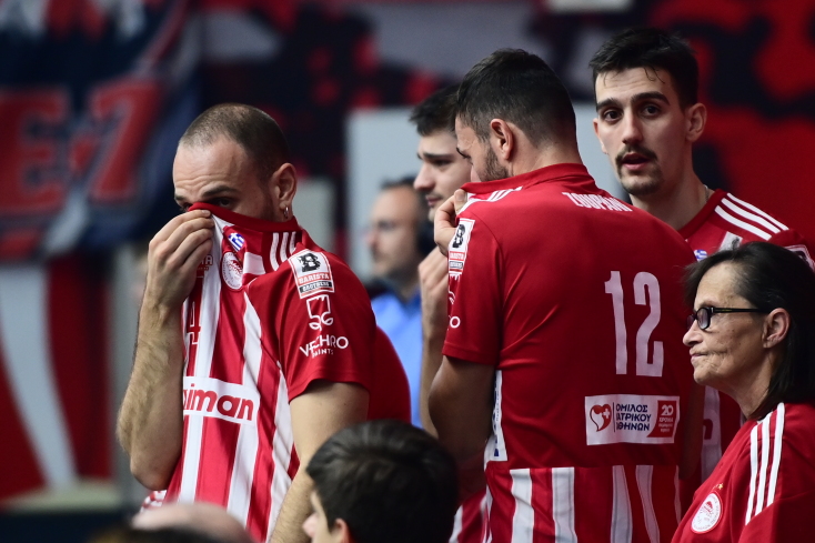 Επεισόδια σε αγώνα βόλεϊ – Στο νοσοκομείο άνδρας των ΜΑΤ