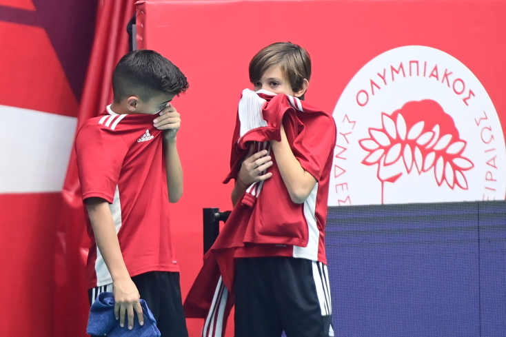 Επεισόδια σε αγώνα βόλεϊ – Στο νοσοκομείο άνδρας των ΜΑΤ