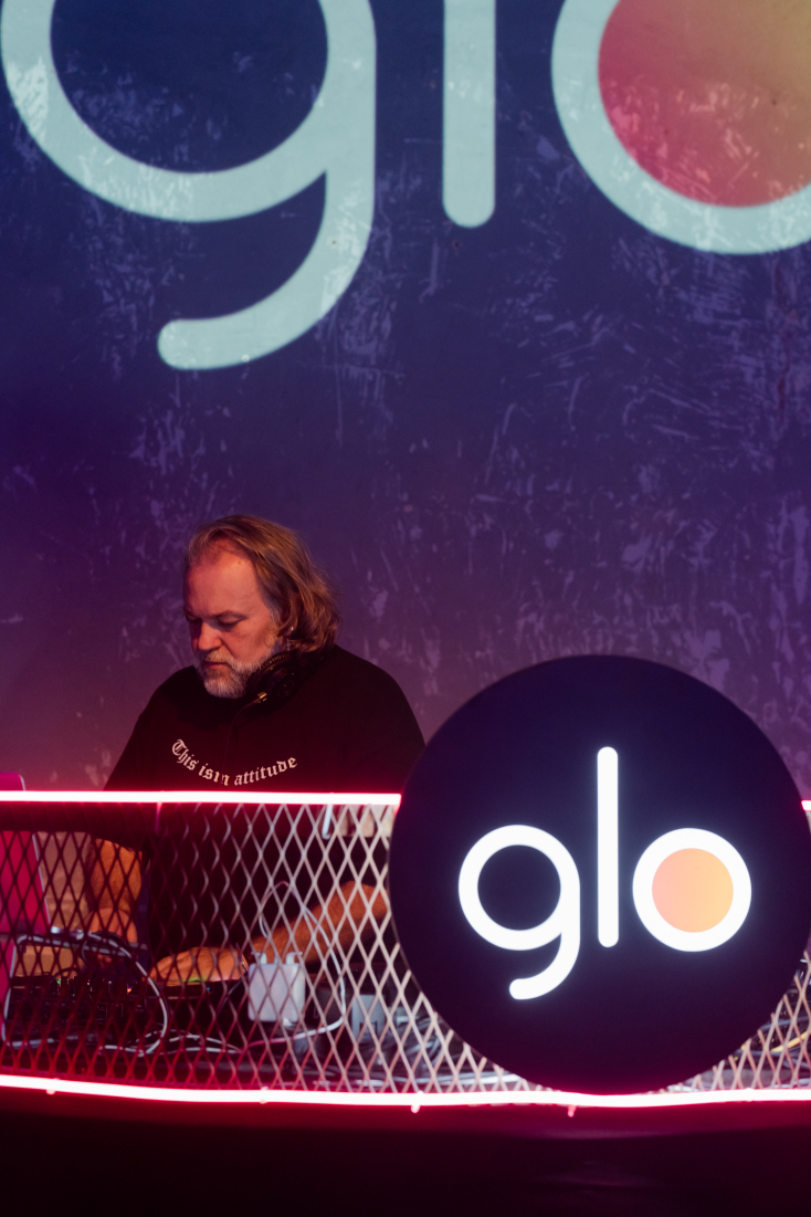 glo party στο Art Factory