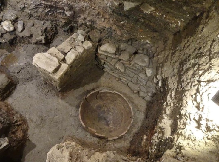 Υπουργείο Πολιτισμού: Στο φως μεγάλο μέρος της αρχικής βυζαντινής Τράπεζας του 10ου αιώνα στη Μονή Βατοπεδίου - Τι αποκάλυψαν οι έρευνες.