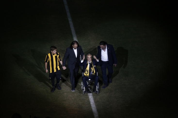 Πέθανε ο Κώστας Νεστορίδης σε ηλικία 93 ετών: Το βίντεο - αφιέρωμα της ΑΕΚ στον σπουδαίο ποδοσφαιριστή που πρωταγωνίστησε με τη φανέλα του συλλόγου. 