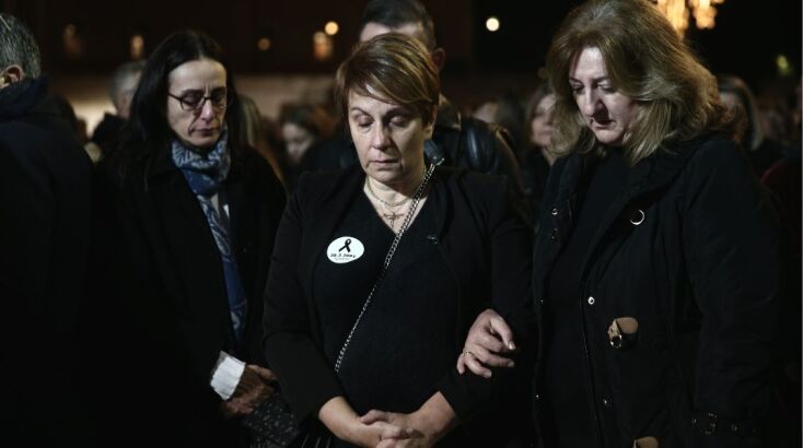 «Δεν ξεχνώ. 57 ψυχές ζητούν δικαίωση»: Συγκέντρωση διαμαρτυρίας στο Σύνταγμα για την τραγωδία των Τεμπών