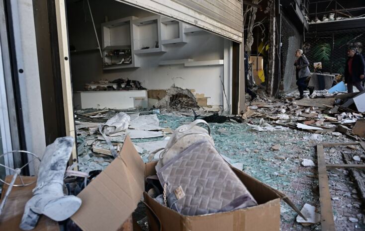 Βομβαρδισμένο τοπίο η Φίλωνος μετά την ισχυρή έκρηξη στον Πειραιά © Eurokinissi/Μιχάλης Καραγιάννης