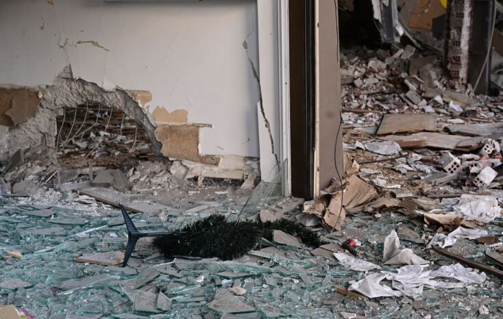 Βομβαρδισμένο τοπίο η Φίλωνος μετά την ισχυρή έκρηξη στον Πειραιά © Eurokinissi/Μιχάλης Καραγιάννης