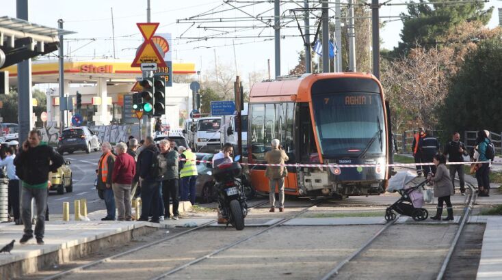 Εικόνες και βίντεο από το δυστύχημα με το τραμ στο Παλαιό Φάληρο