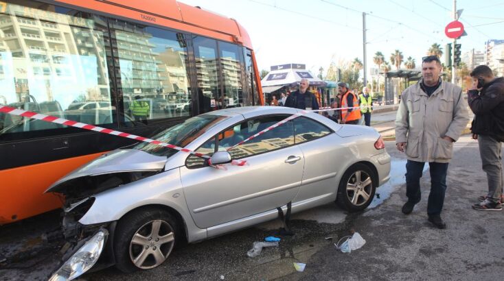 Εικόνες και βίντεο από το δυστύχημα με το τραμ στο Παλαιό Φάληρο