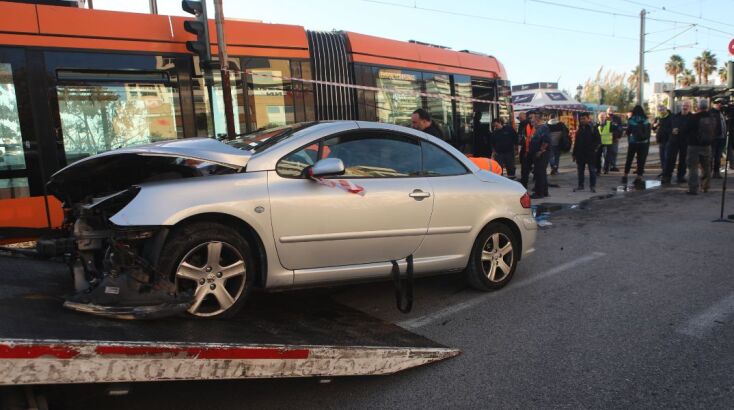 Εικόνες και βίντεο από το δυστύχημα με το τραμ στο Παλαιό Φάληρο