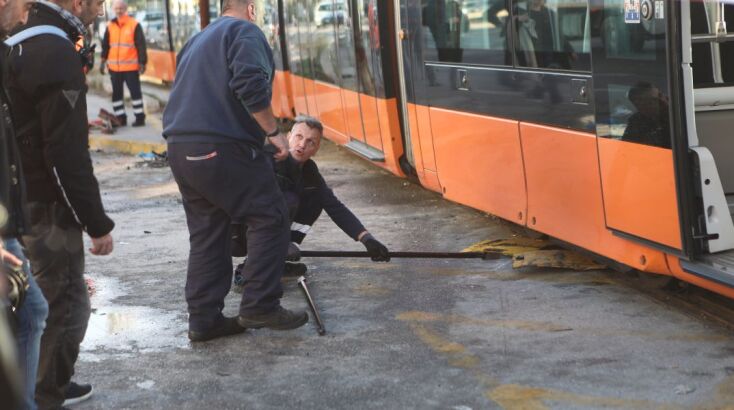 Εικόνες και βίντεο από το δυστύχημα με το τραμ στο Παλαιό Φάληρο