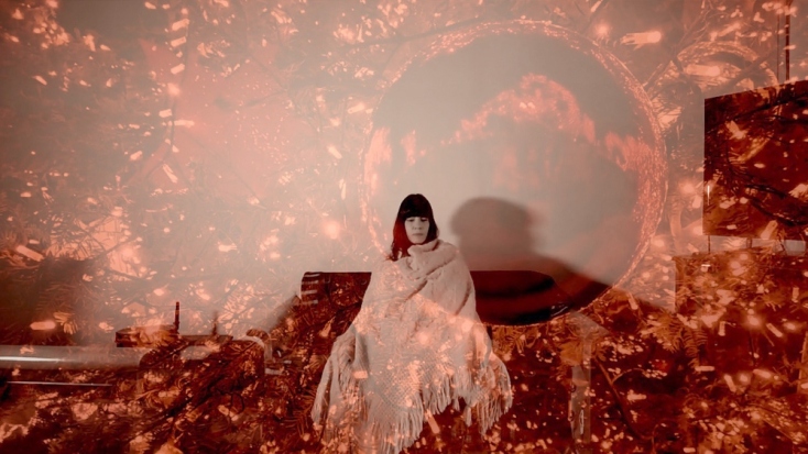 Violet Louise, "Το κορίτσι με τα σπίρτα"