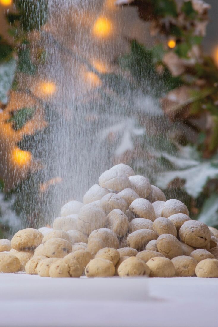 Κουραμπιέδες με καραμελωμένα αμύγδαλα