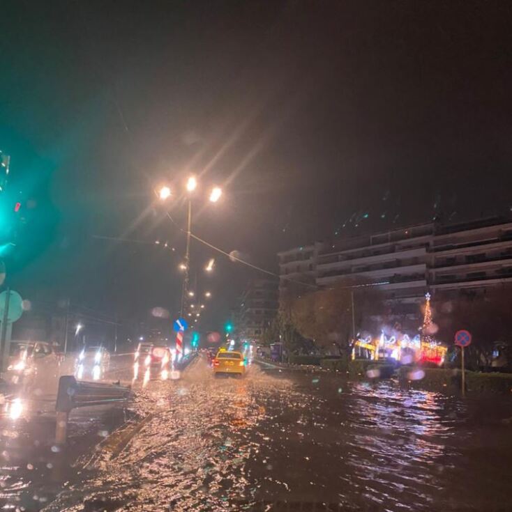 Πλημμύρισε ο Φλοίσβος από τη βροχή - Δείτε εικόνες