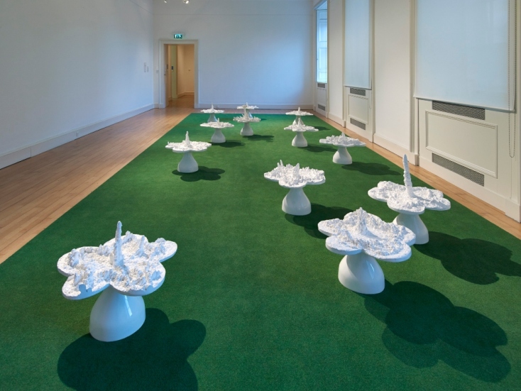 Helen Chadwick, Piss Flowers 1-12, 1991. Άποψη από την έκθεση From Death to Death and Other Small Tales στη Scottish National Gallery of Modern Art