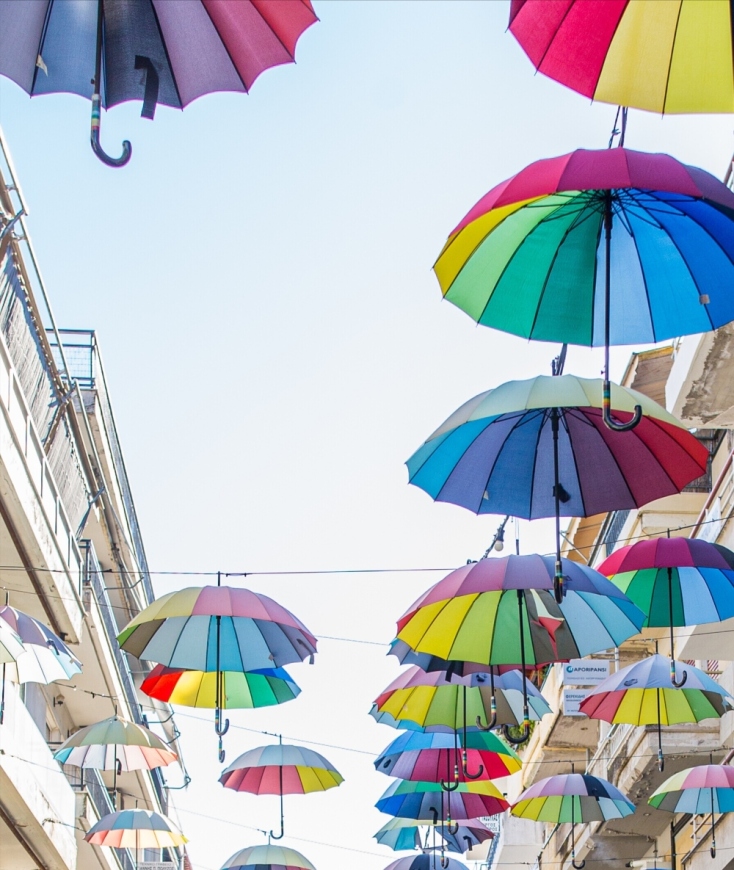 Οι αιωρούμενες ομπρέλες στα Τρίκαλα  που κλέβουν τις εντυπώσεις  