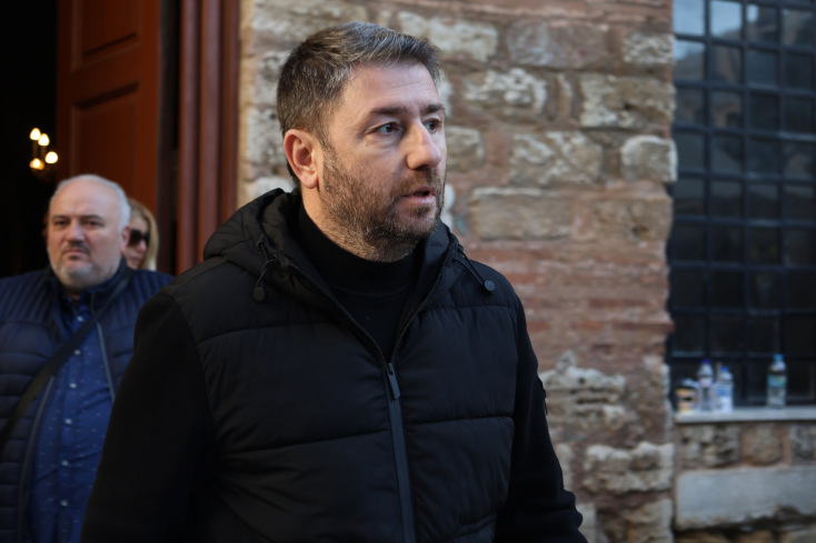 Το τελευταίο αντίο στον Βασίλη Καρρά