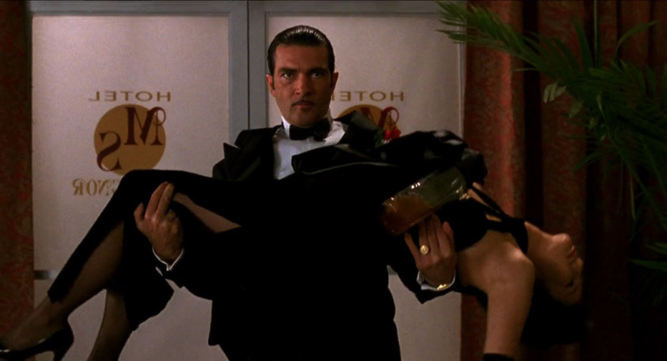 Τέσσερα Δωμάτια: Η μαύρη κωμωδία για την Πρωτοχρονιά από τον Ρόμπερτ Ροντρίγκεζ και τον Κουέντιν Ταραντίνο