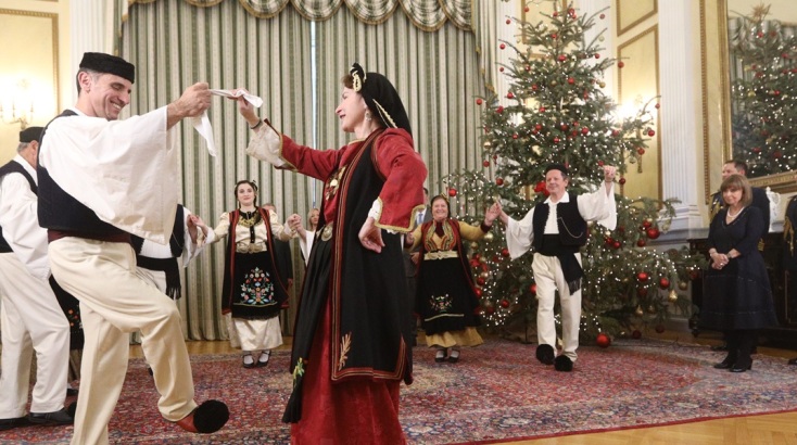 Η Κατερίνα Σακελλαροπούλου άκουσε τα Παραδοσιακά Κάλαντα της Πρωτοχρονιάς