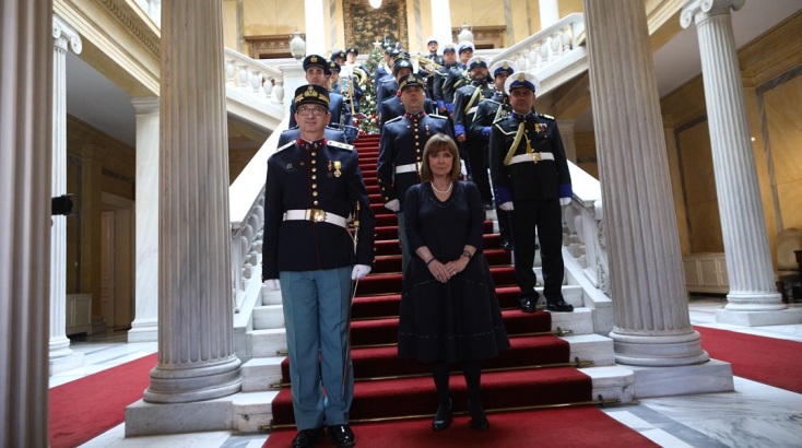 Η Κατερίνα Σακελλαροπούλου άκουσε τα Παραδοσιακά Κάλαντα της Πρωτοχρονιάς