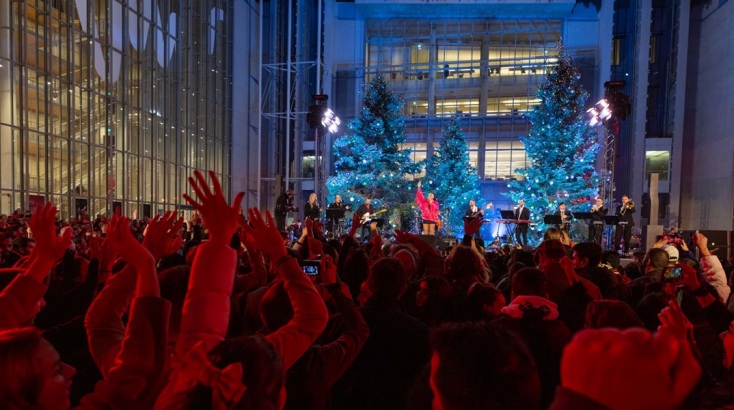 Με ένα φαντασμαγορικό show πυροτεχνημάτων και ένα μεγάλο πάρτι υποδέχτηκε το 2024 το ΚΠΙΣΝ