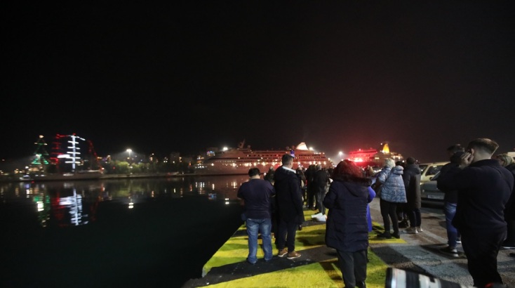 Το Blue Star Delos έκανε ποδαρικό στο λιμάνι του Πειραιά για το 2024