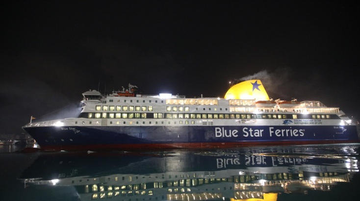 Το Blue Star Delos έκανε ποδαρικό στο λιμάνι του Πειραιά για το 2024