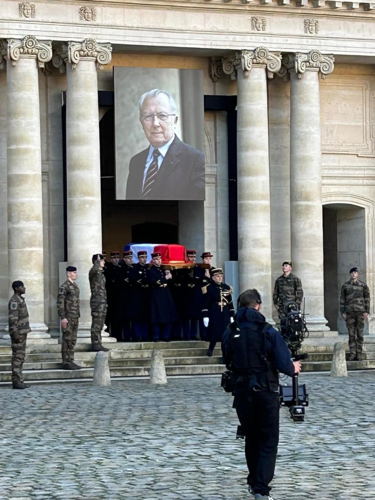 Η Άννα Διαμαντοπούλου στην κηδεία του Ζακ Ντελόρ