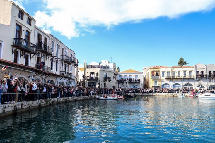 Ο αγιασμός των υδάτων μέσα από φωτογραφίες - Πώς γιόρτασε τα Θεοφάνια η Ελλάδα