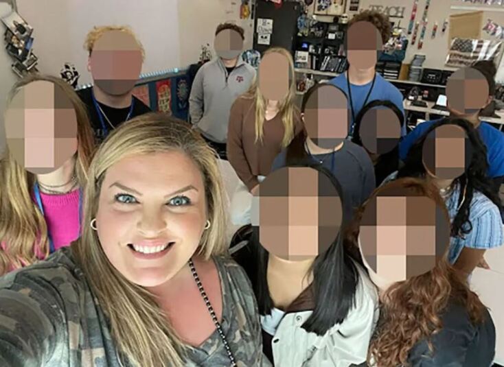 Η 43χρονη Μπράντιν Χαργκρόουβ με τους μαθητές της