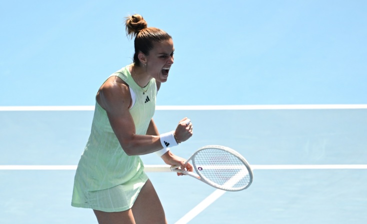 Μαρία Σάκκαρη: Με το δεξί ξεκίνησε τις υποχρεώσεις της στο Australian Open η Ελληνίδα πρωταθλήτρια του τένις - Νίκησε τη Νάο Χιμπίνο με 2-0 σετ - Τα highlights.