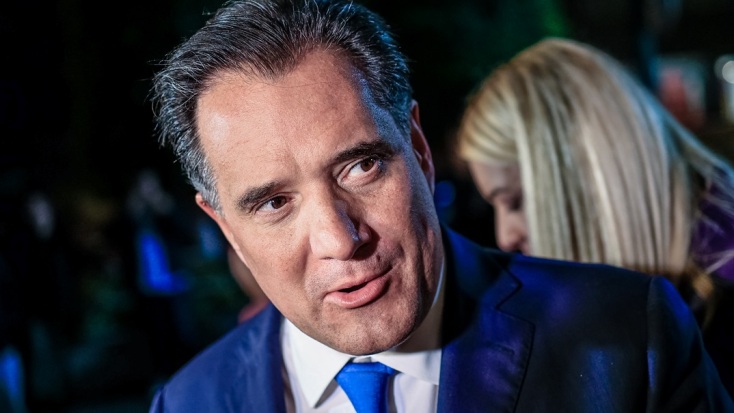 Πολιτικό «μασάζ» στους βουλευτές της ΝΔ για τον γάμο ομόφυλων ζευγαριών