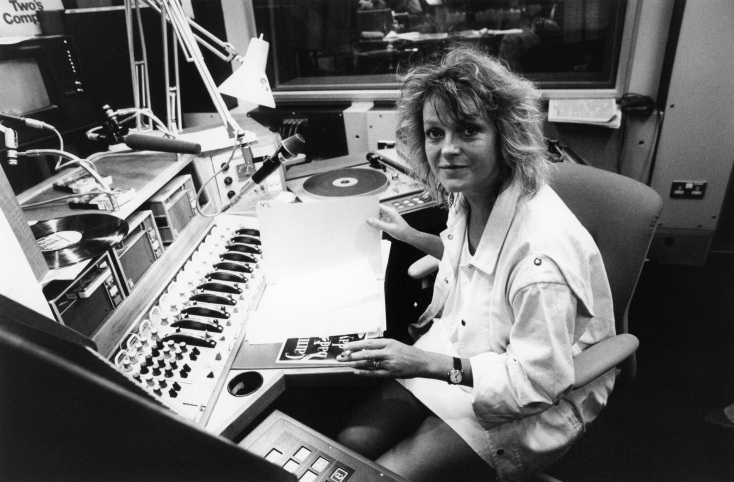 Annie Nightingale (1940 - 2024): Ένα μεγάλο είδωλο του ραδιοφώνου και της ποπ κουλτούρας