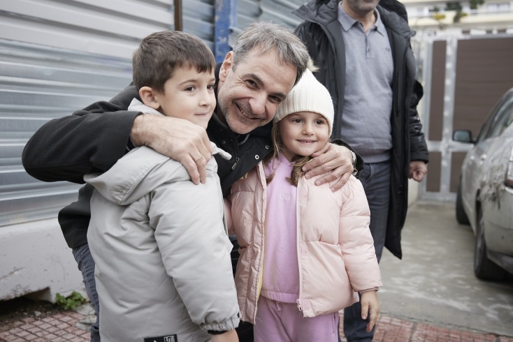 Κυριάκος Μητσοτάκης: Συνάντηση του πρωθυπουργού με ζευγάρι ωφελούμενων του προγράμματος «Σπίτι μου» - Προτεραιότητα της κυβέρνησης η στεγαστική πολιτική. 