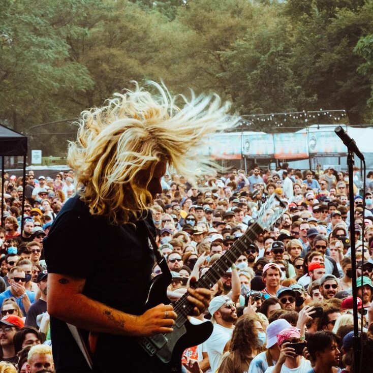 Pitchfork: Η δημοφιλής μουσική ιστοσελίδα πρόκειται να συγχωνευθεί με το ανδρικό περιοδικό GQ - Πολλά στελέχη αναμένεται να χάσουν τη δουλειά τους.