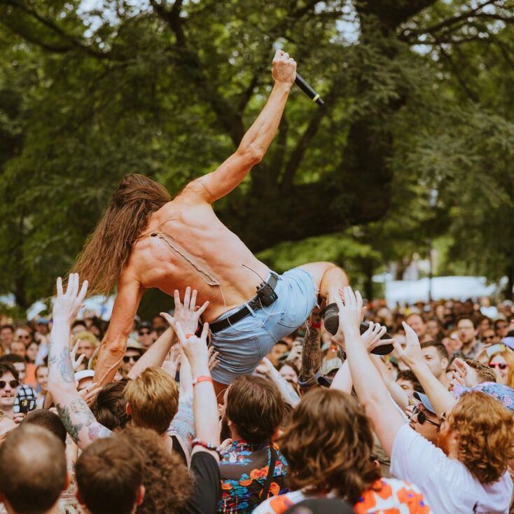 Pitchfork: Η δημοφιλής μουσική ιστοσελίδα πρόκειται να συγχωνευθεί με το ανδρικό περιοδικό GQ - Πολλά στελέχη αναμένεται να χάσουν τη δουλειά τους.