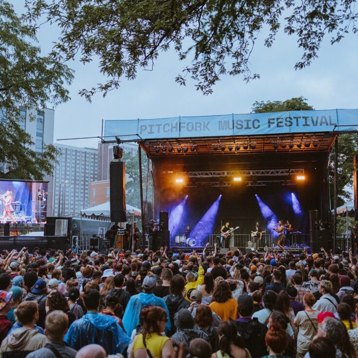 Pitchfork: Η δημοφιλής μουσική ιστοσελίδα πρόκειται να συγχωνευθεί με το ανδρικό περιοδικό GQ - Πολλά στελέχη αναμένεται να χάσουν τη δουλειά τους.