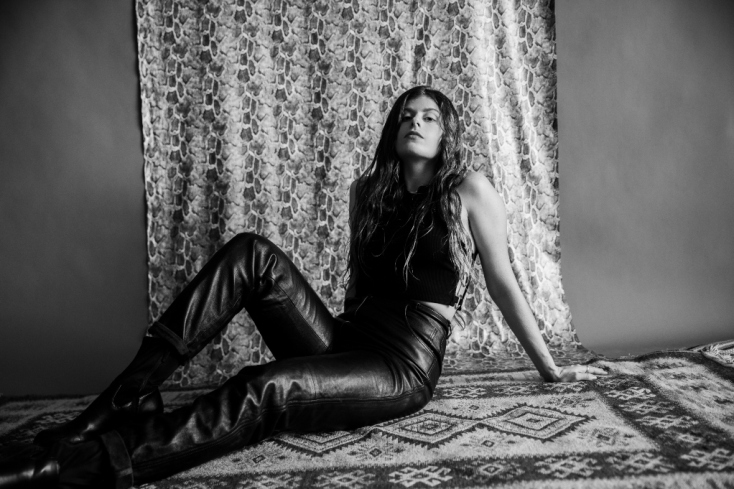 Molyneaux: Η τραγουδίστρια μιλάει στην Athens Voice για τη νέα της κυκλοφορία «Intimacy Without Obsession»