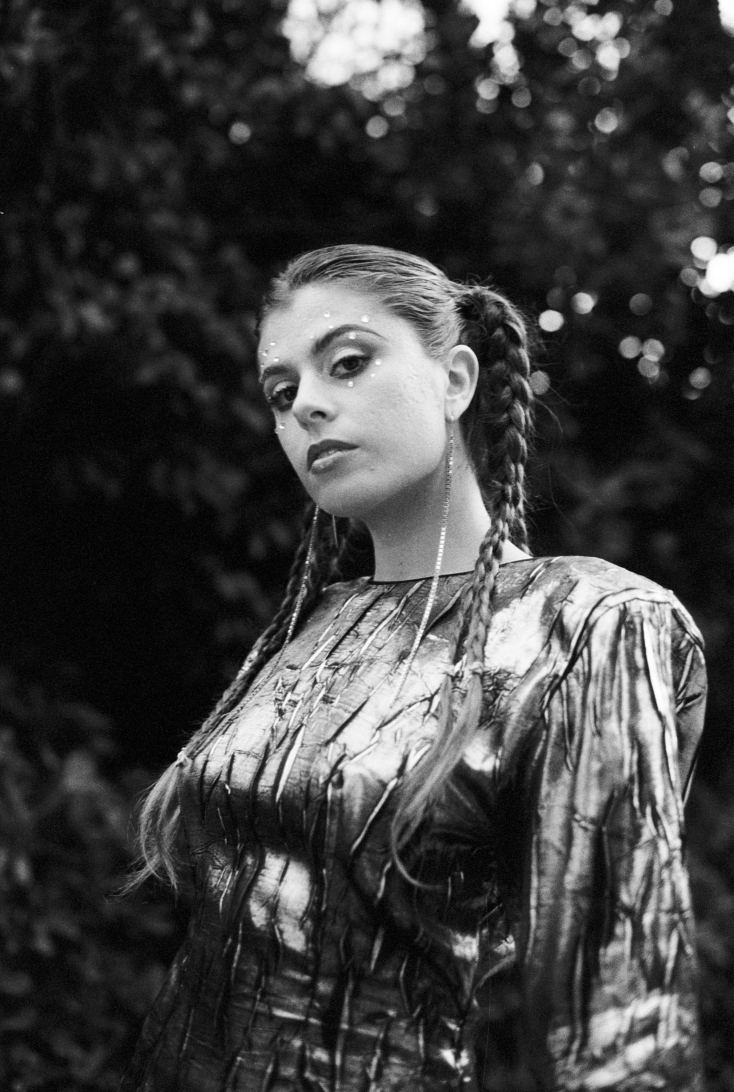 Molyneaux: Η τραγουδίστρια μιλάει στην Athens Voice για τη νέα της κυκλοφορία «Intimacy Without Obsession»