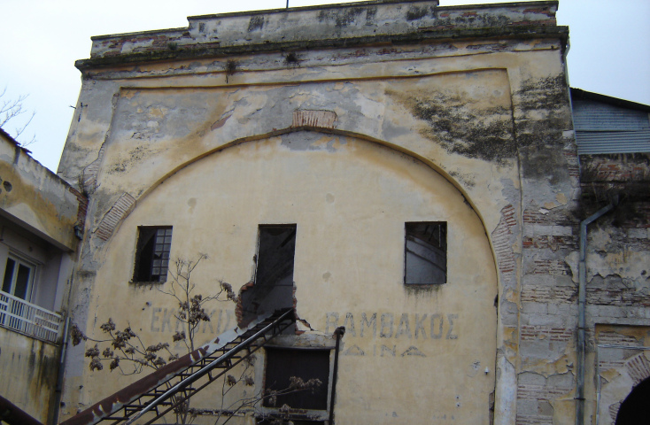 Το τέμενος είχε υποστεί σοβαρές βλάβες κατά τους Βαλκανικούς Πολέμους και τον Α’ Παγκόσμιο Πόλεμο