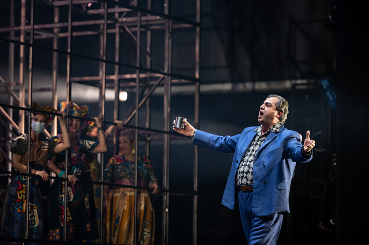 Ο Αρσέν Σογκομονιάν μιλάει για το οπερατικό δίπτυχο «Καβαλλερία ρουστικάνα/ Παλιάτσοι» στην ΕΛΣ