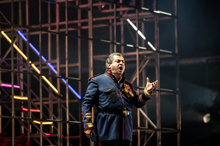 Ο Αρσέν Σογκομονιάν μιλάει για το οπερατικό δίπτυχο «Καβαλλερία ρουστικάνα/ Παλιάτσοι» στην ΕΛΣ