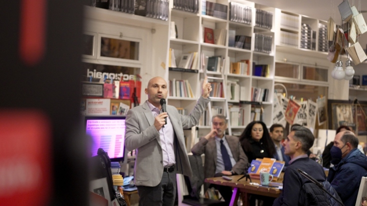 «Τάσεις Μάρκετινγκ 2024»: Μεγάλη συμμετοχή στην ομιλία του Θέμη Σαρανταένα