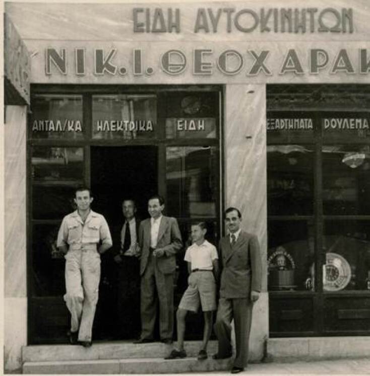 4_first_years_-_καταστημα_στην_οδο_βερανζερου
