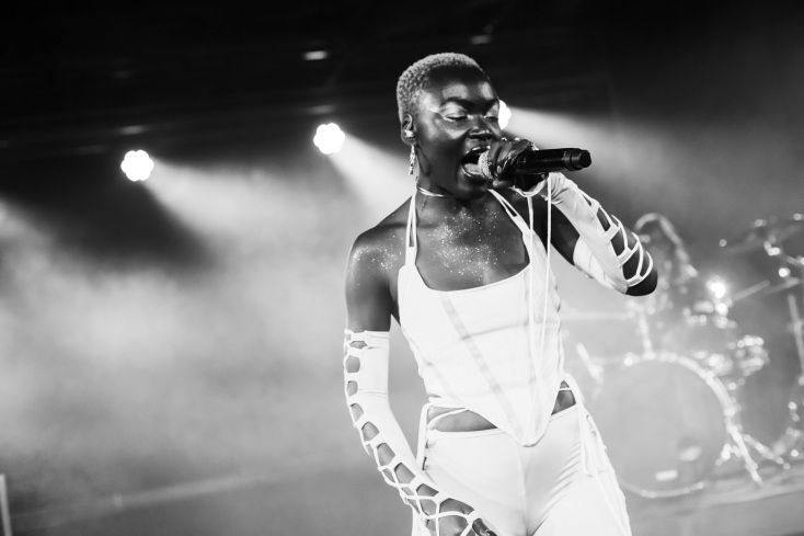 Stages A/Live: Pongo, η νέα ντίβα του kuduro έρχεται αποκλειστικά στο Onassis Channel στο YouTube, ειδικά κινηματογραφημένη από τον Χρήστο Σαρρή.