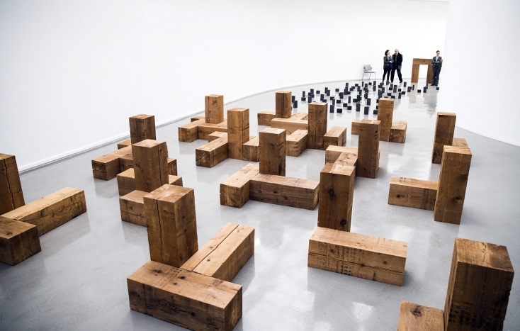 Ο καλλιτέχνης Καρλ Αντρέ πέθανε σε ηλικία 88 ετών - Η κληρονομιά του αμαυρώνεται από τους ισχυρισμούς ότι σκότωσε τη σύζυγό του, Άνα Μεντιέτα. 