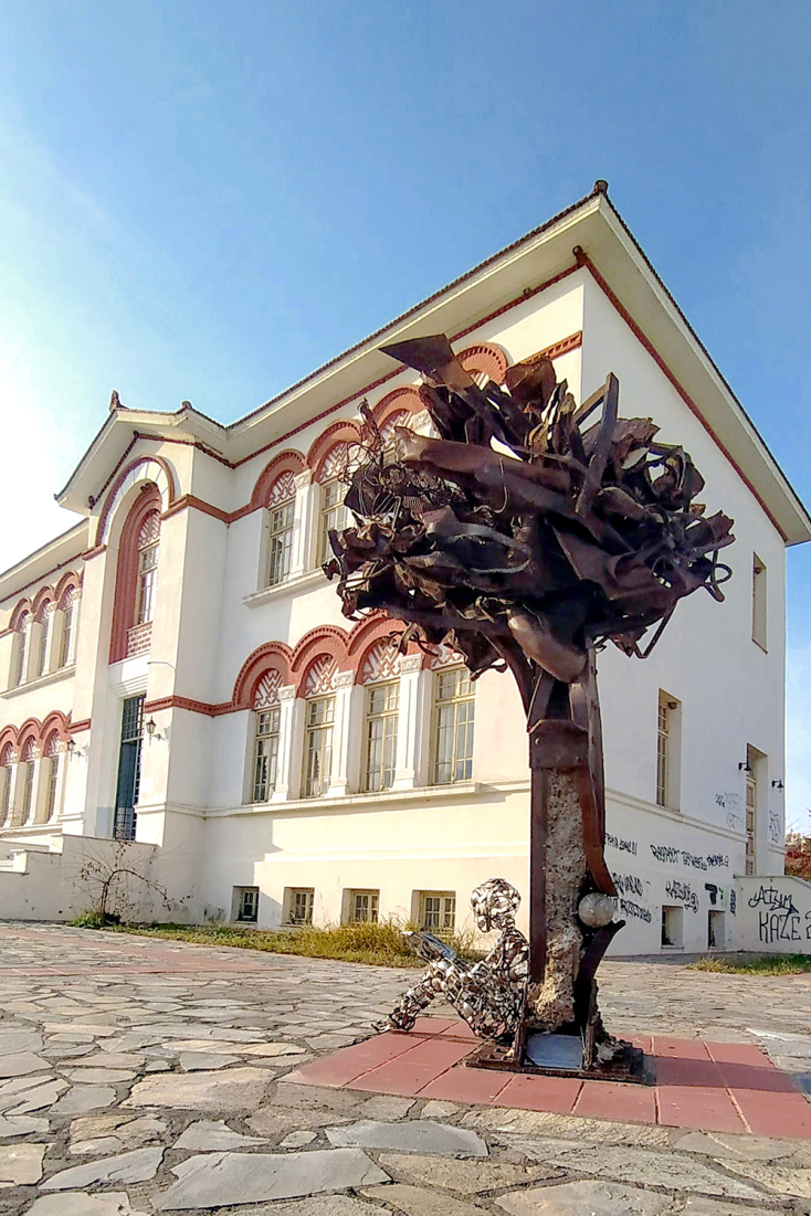 Τα σιδερένια δέντρα του Απόστολου Χασιώτη