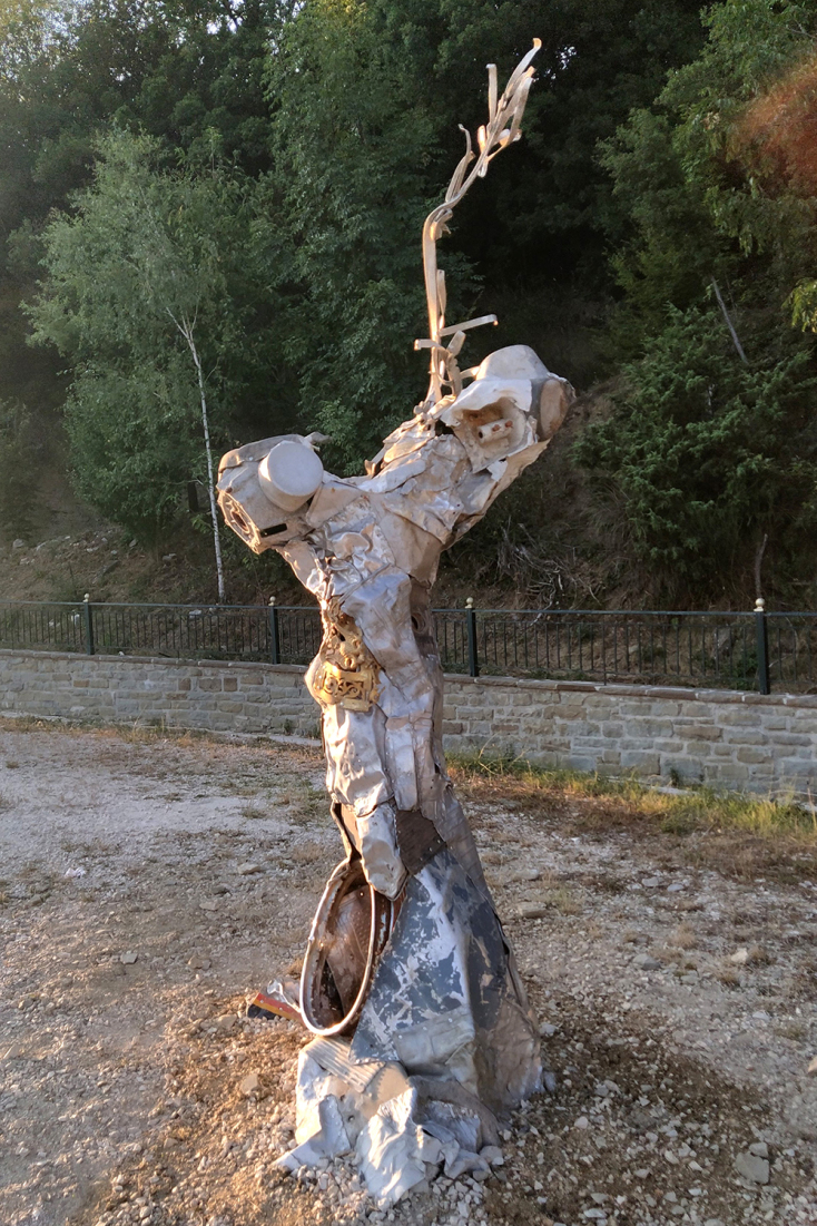 Τα σιδερένια δέντρα του Απόστολου Χασιώτη