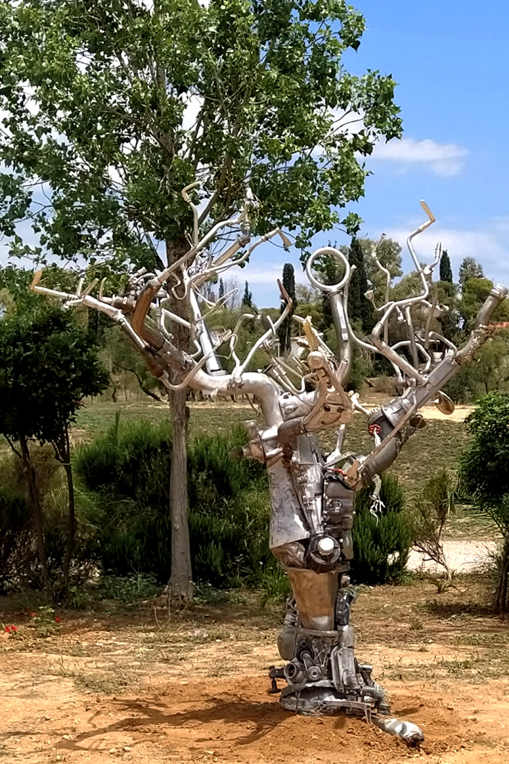 Τα σιδερένια δέντρα του Απόστολου Χασιώτη