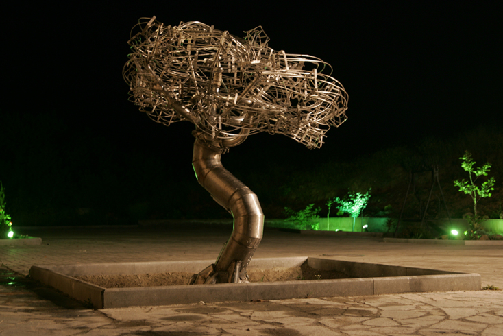 Τα σιδερένια δέντρα του Απόστολου Χασιώτη