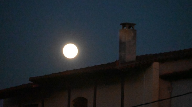 Εντυπωσιακές φωτογραφίες από την πρώτη πανσέληνο του 2024