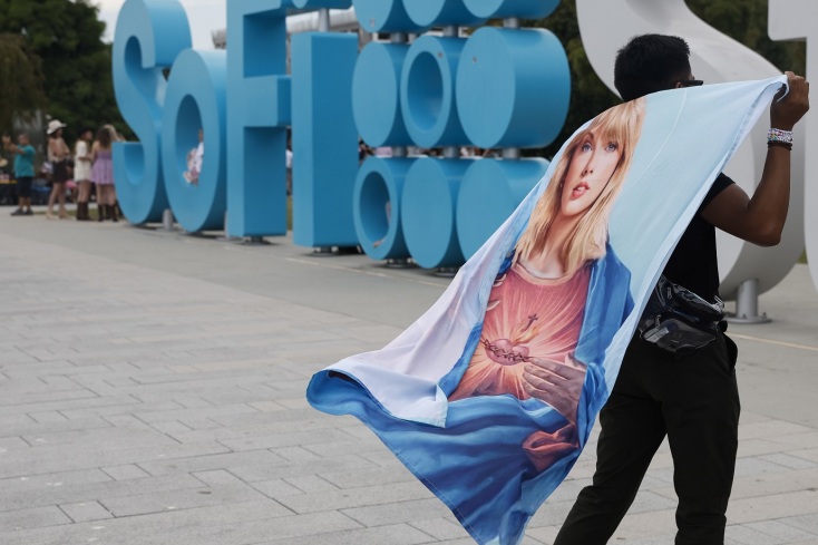 Τέιλορ Σουίφτ: Ανανεωμένες εκκλήσεις για νομοθετική ρύθμιση μετά τη δημοσιοποίηση deepfake πορνογραφίας - Ταχεία εξάπλωση κατασκευασμένων εικόνων στο διαδίκτυο.